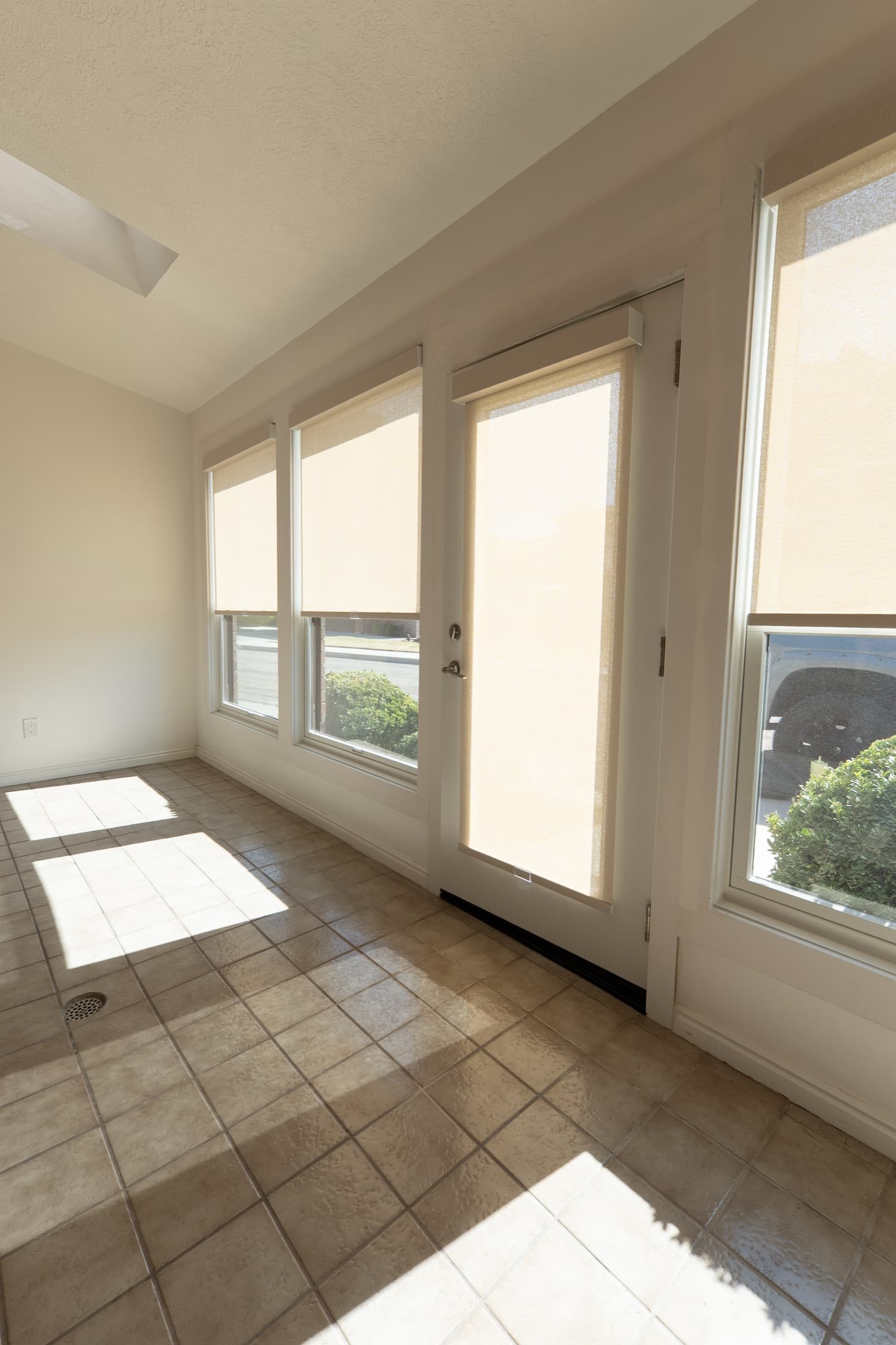 Custom motorized roller blinds